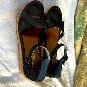 Toms denim sandals 10 W new